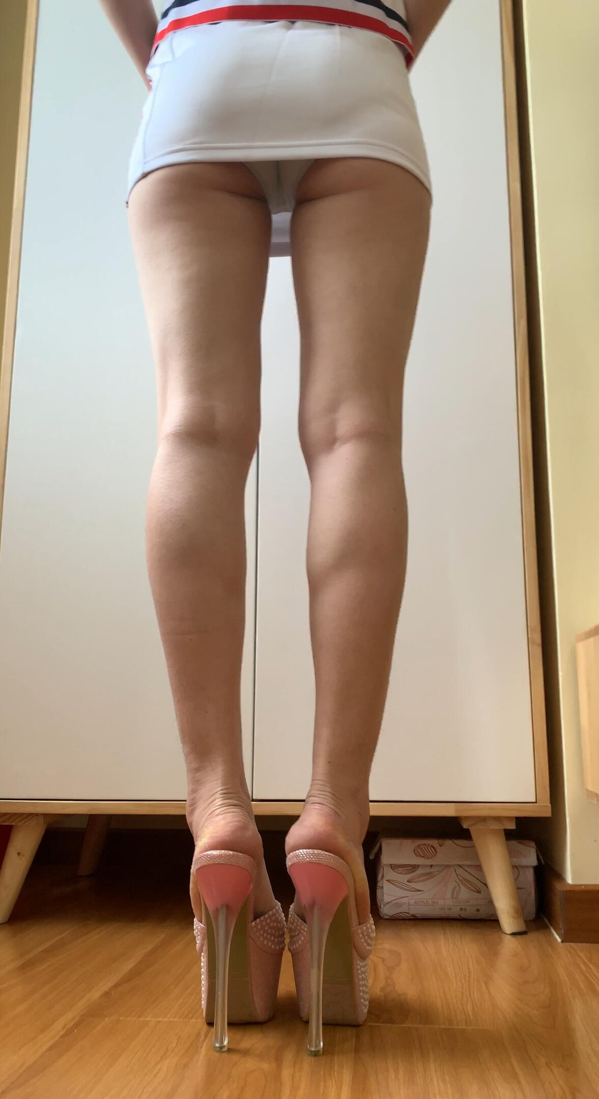 约模私拍 | 制服诱惑 | 美足写真 | 长腿包臀裙 | 白色制服酒店私拍 | 4K高清