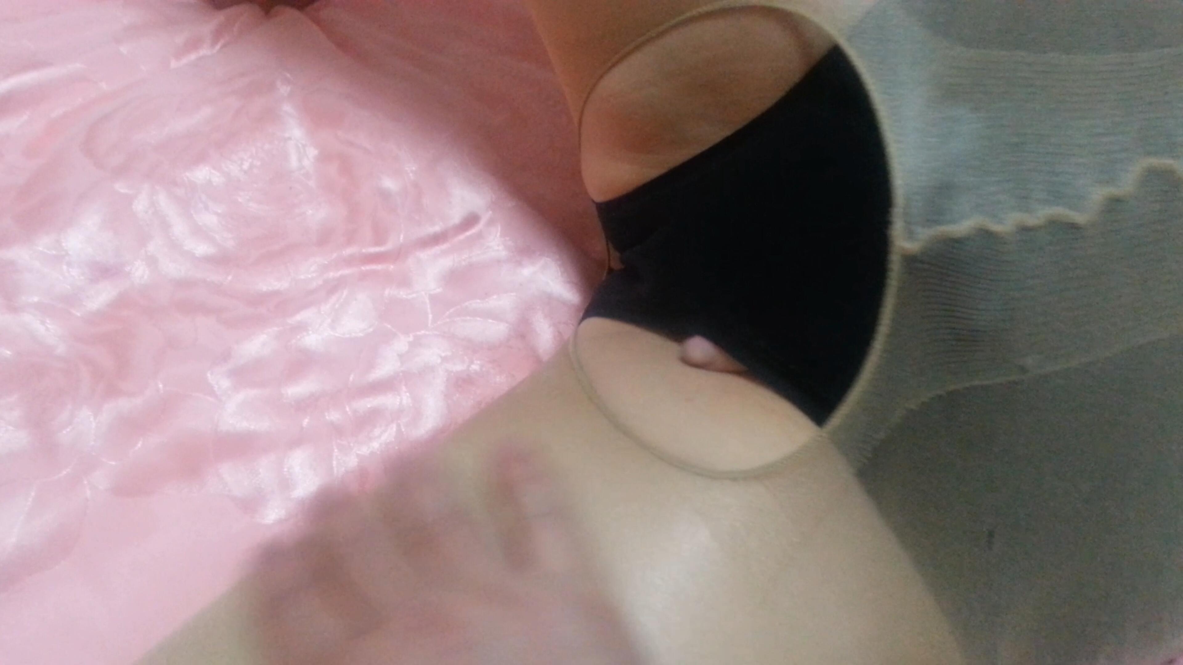 咸猪手模肉丝 发出骚动呻吟 FHD画质