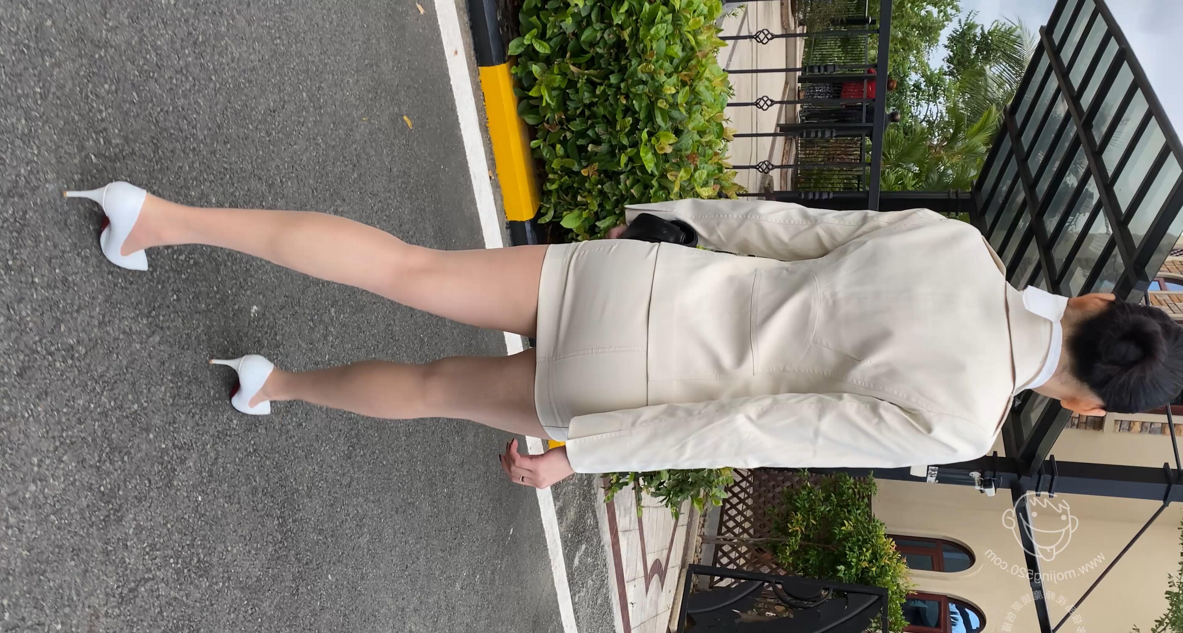 街拍美腿 职业装肉丝高跟
