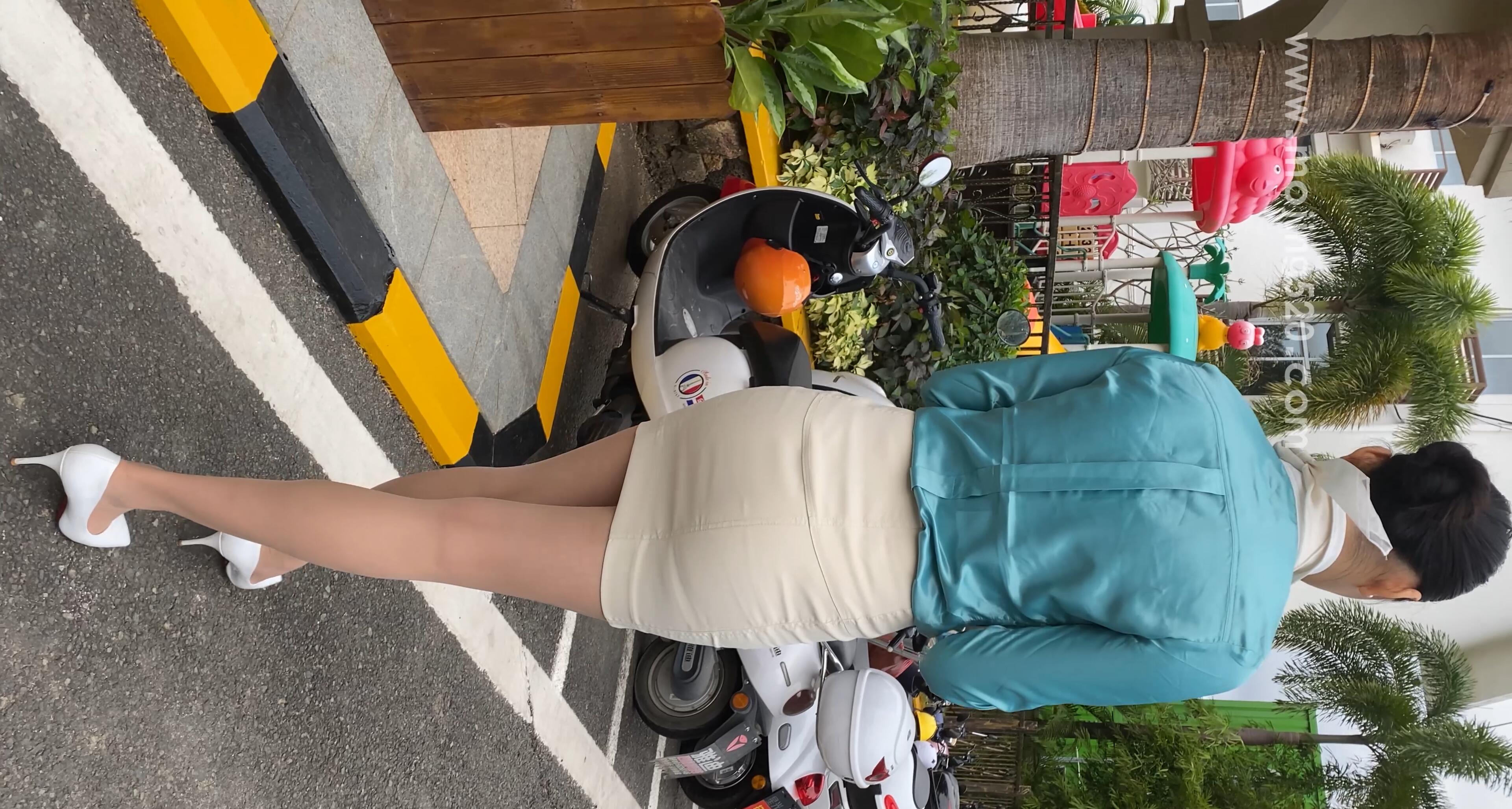 街拍美腿 职业装肉丝高跟