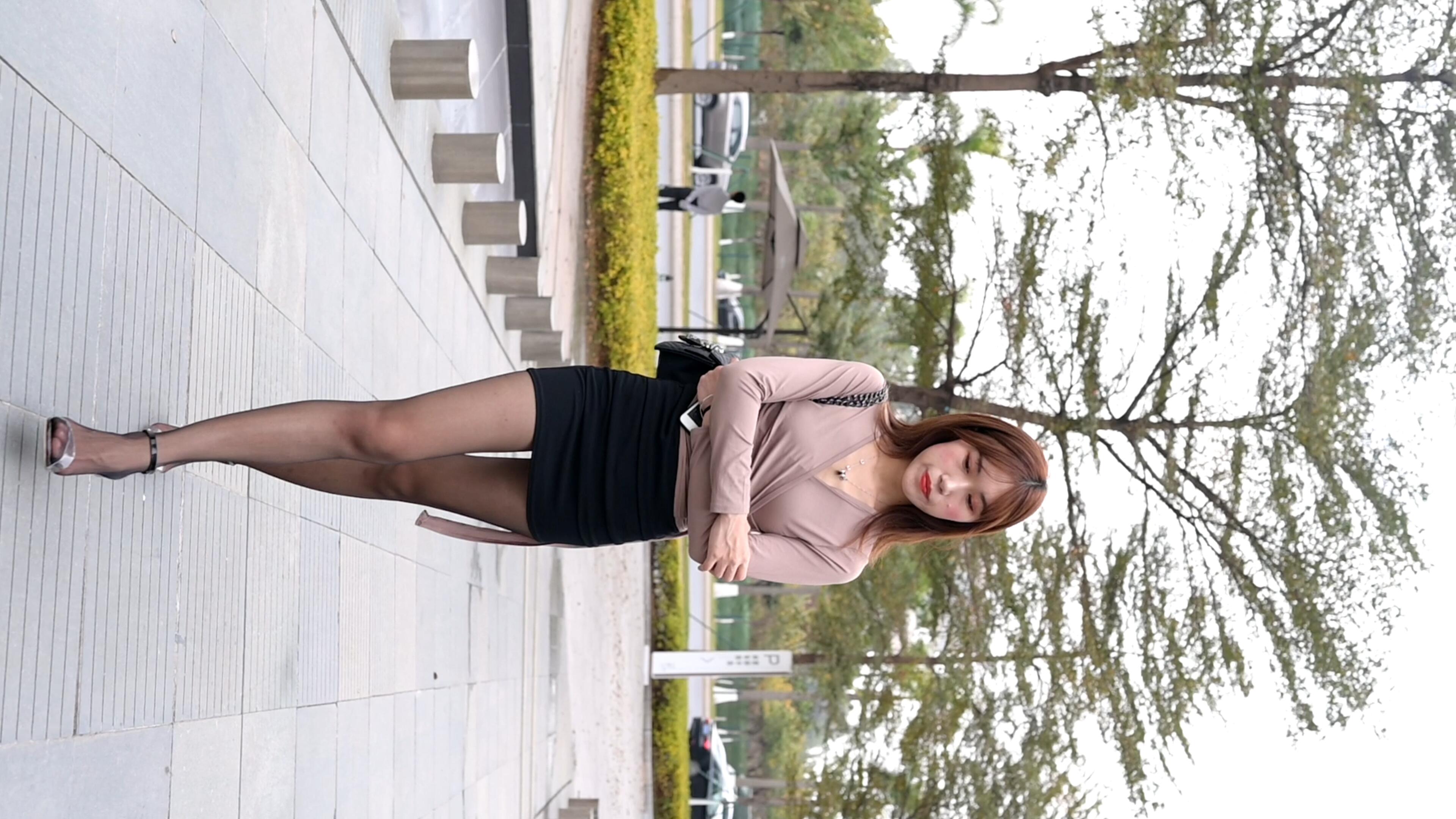 街拍美足 黑丝包臀裙