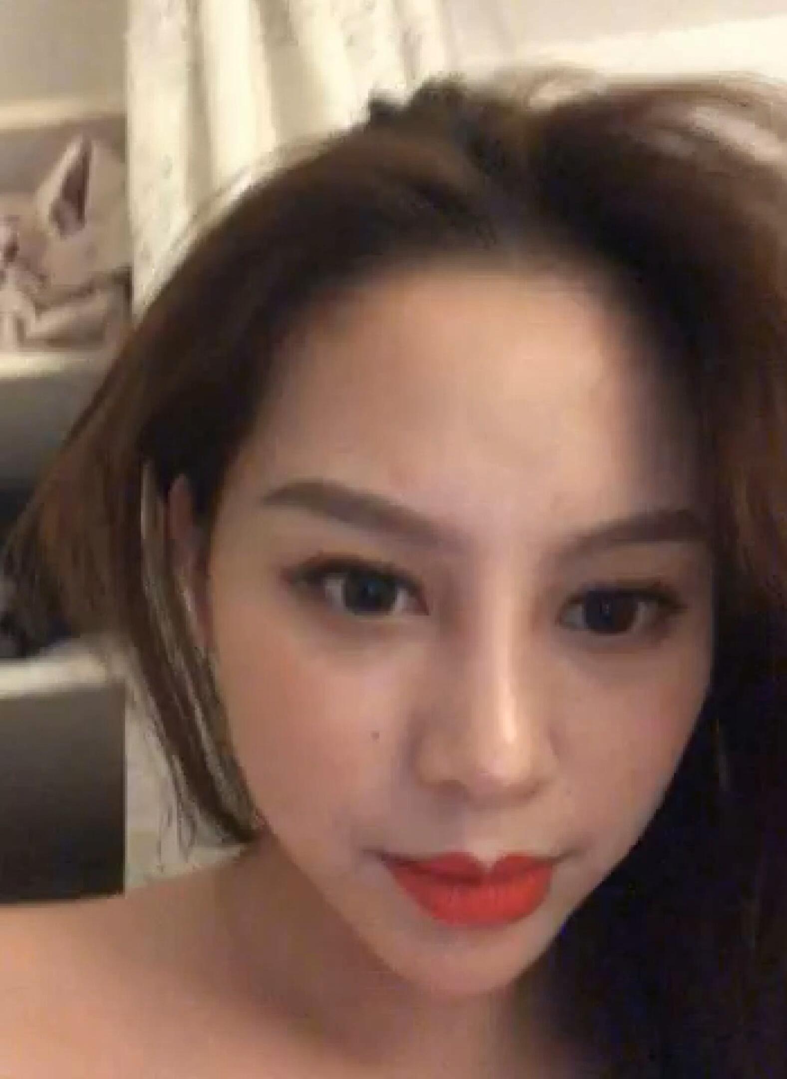 土豪花重金与黑丝女 远程一对一大尺度服务