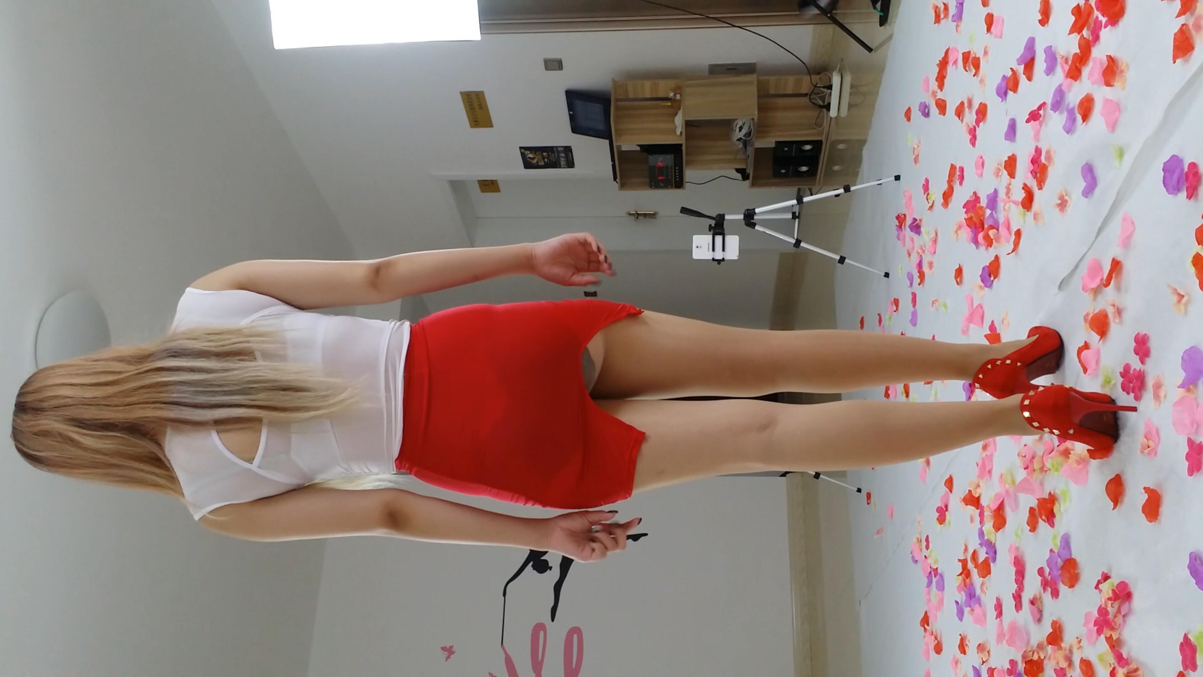 骚包臀裙 扭臀热舞 红色制服包臀裙热舞