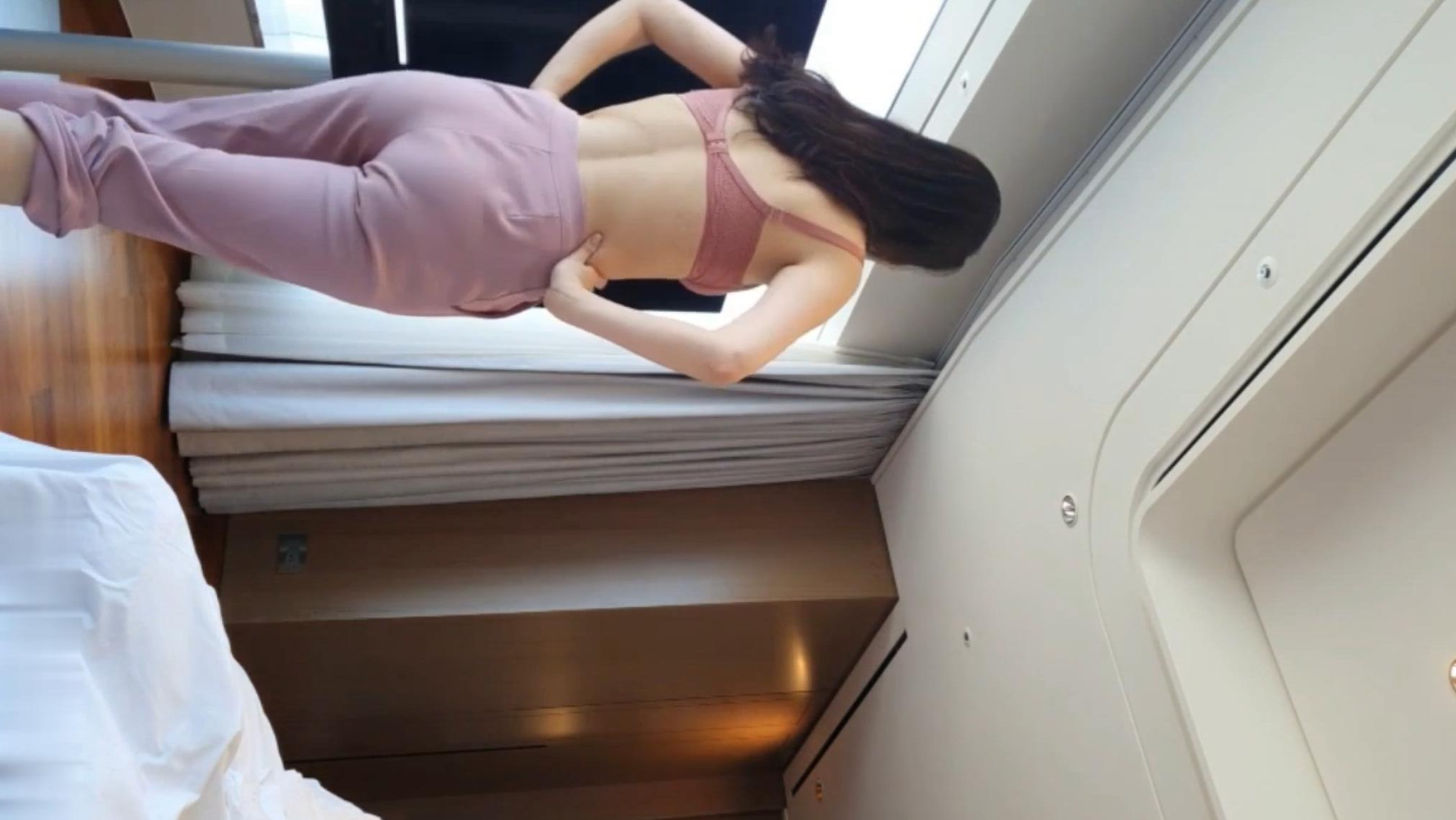 约了个 韩国平面女模特 啪啪