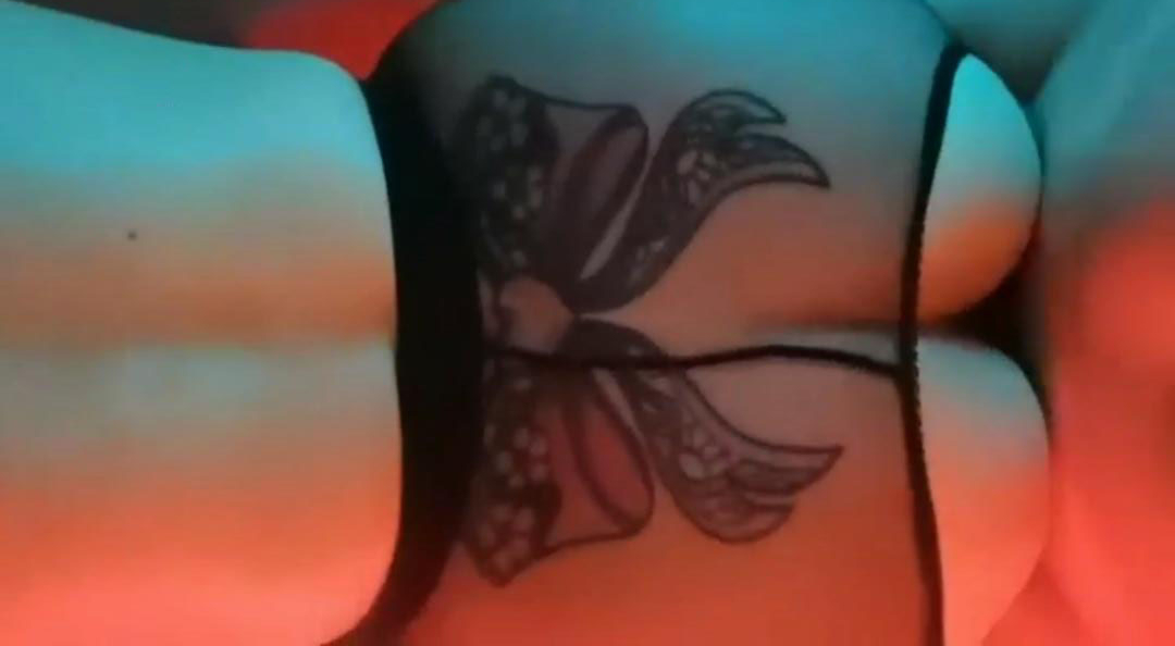 秀人模特被土豪暴干哇哇呻吟不止