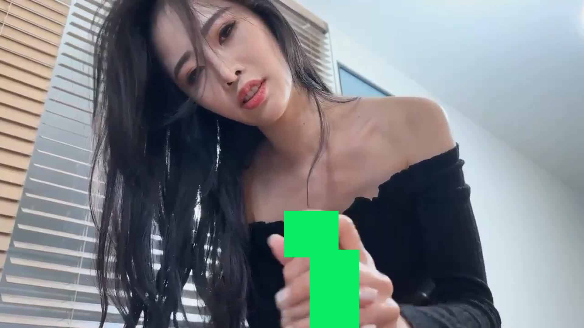 高贵万粉名模 雅典娜娜女王 霸气SM调教男奴 足交