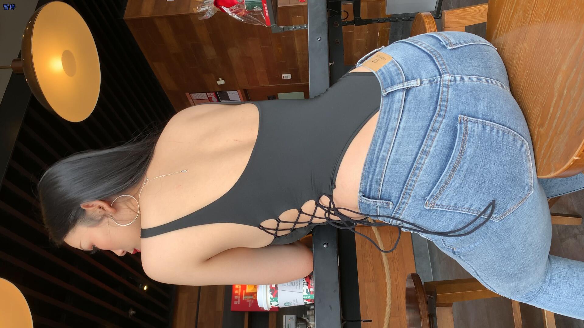 【4K摸拍】气质紧身牛仔美女