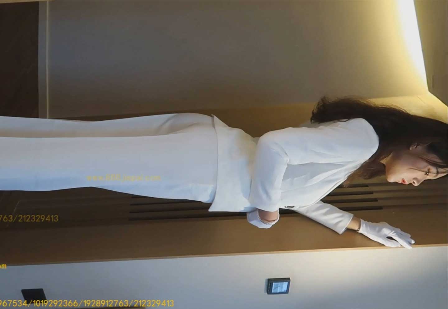 OL职业装大尺度私拍 一指禅插气质美女BB