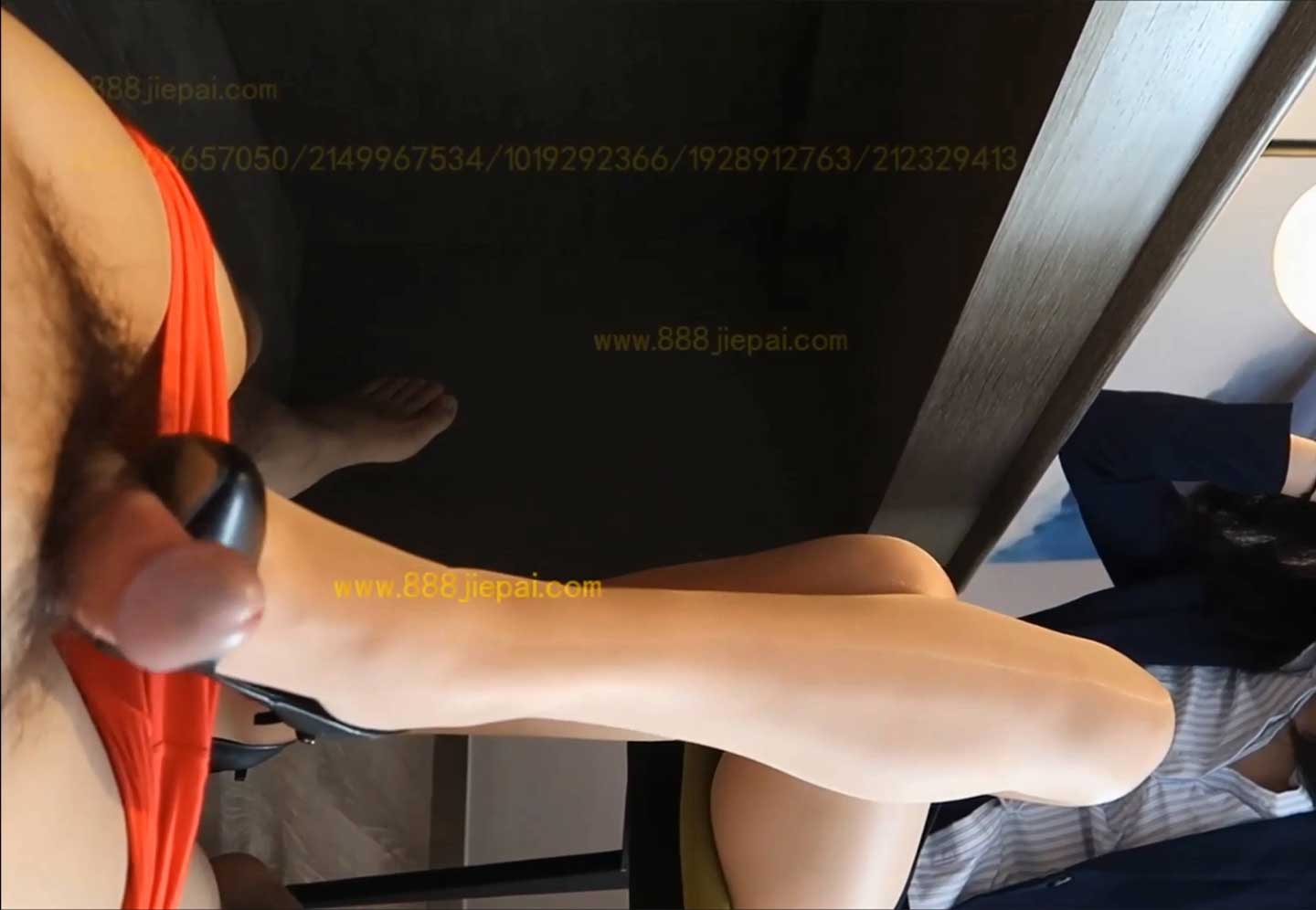 OL职业装大尺度私拍 气质风骚白衣天使