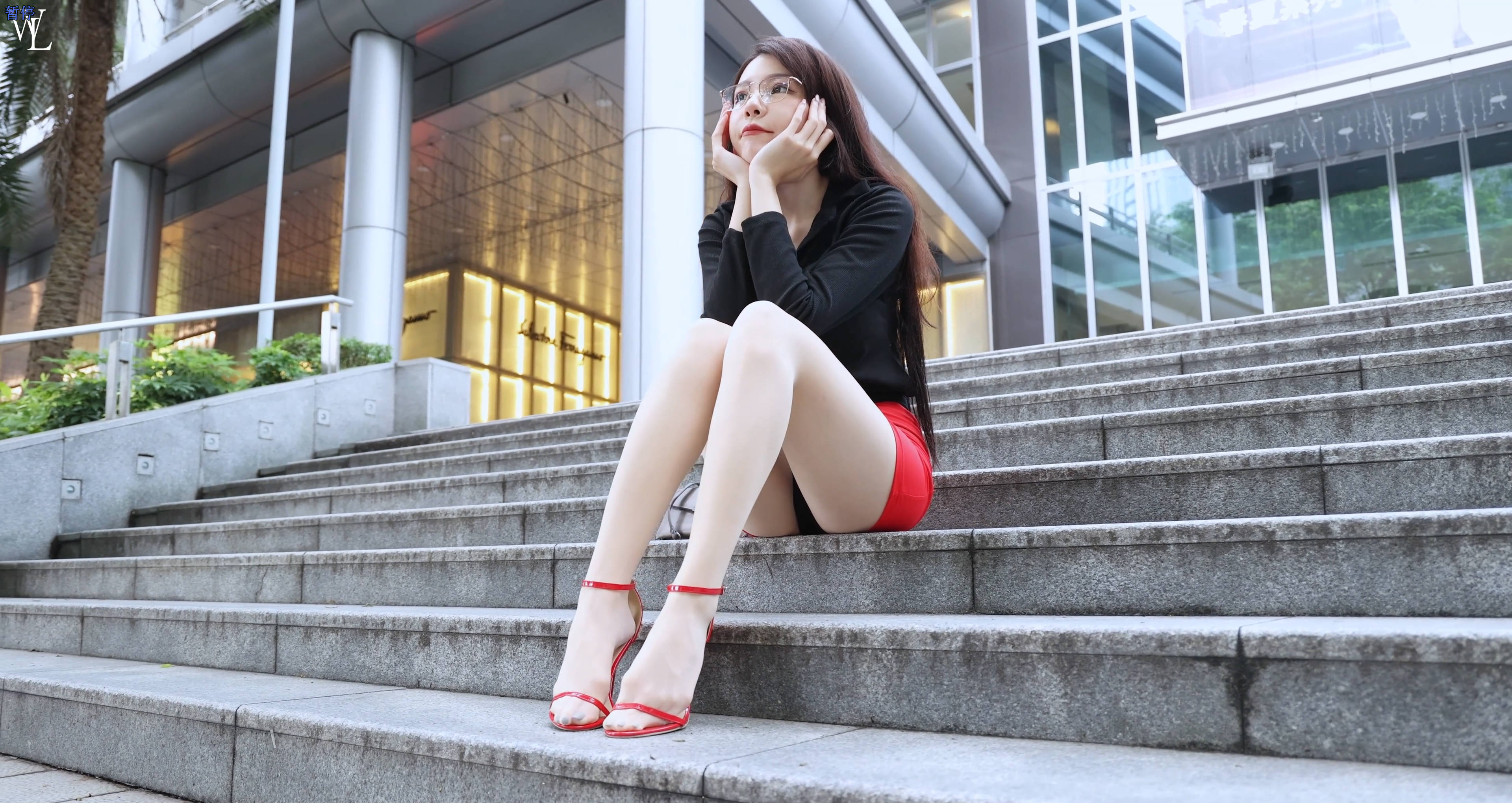 腿模(4K) (小婞)白皙美腿膚絲OL