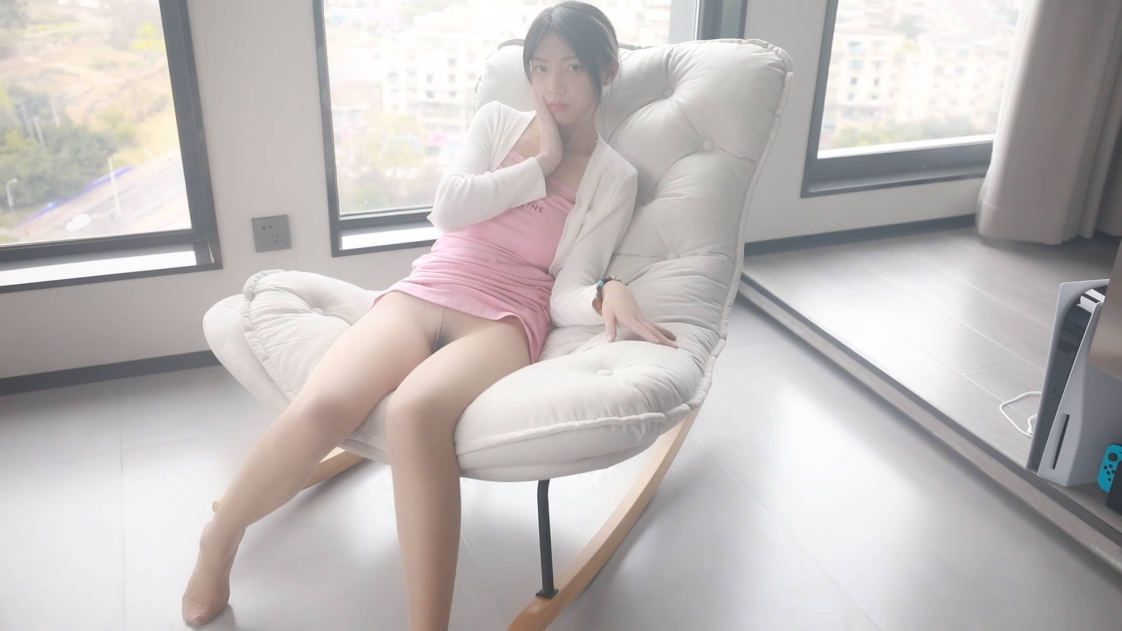 梦丝女神私拍大尺度纯欲超薄透明肉丝美腿小BB