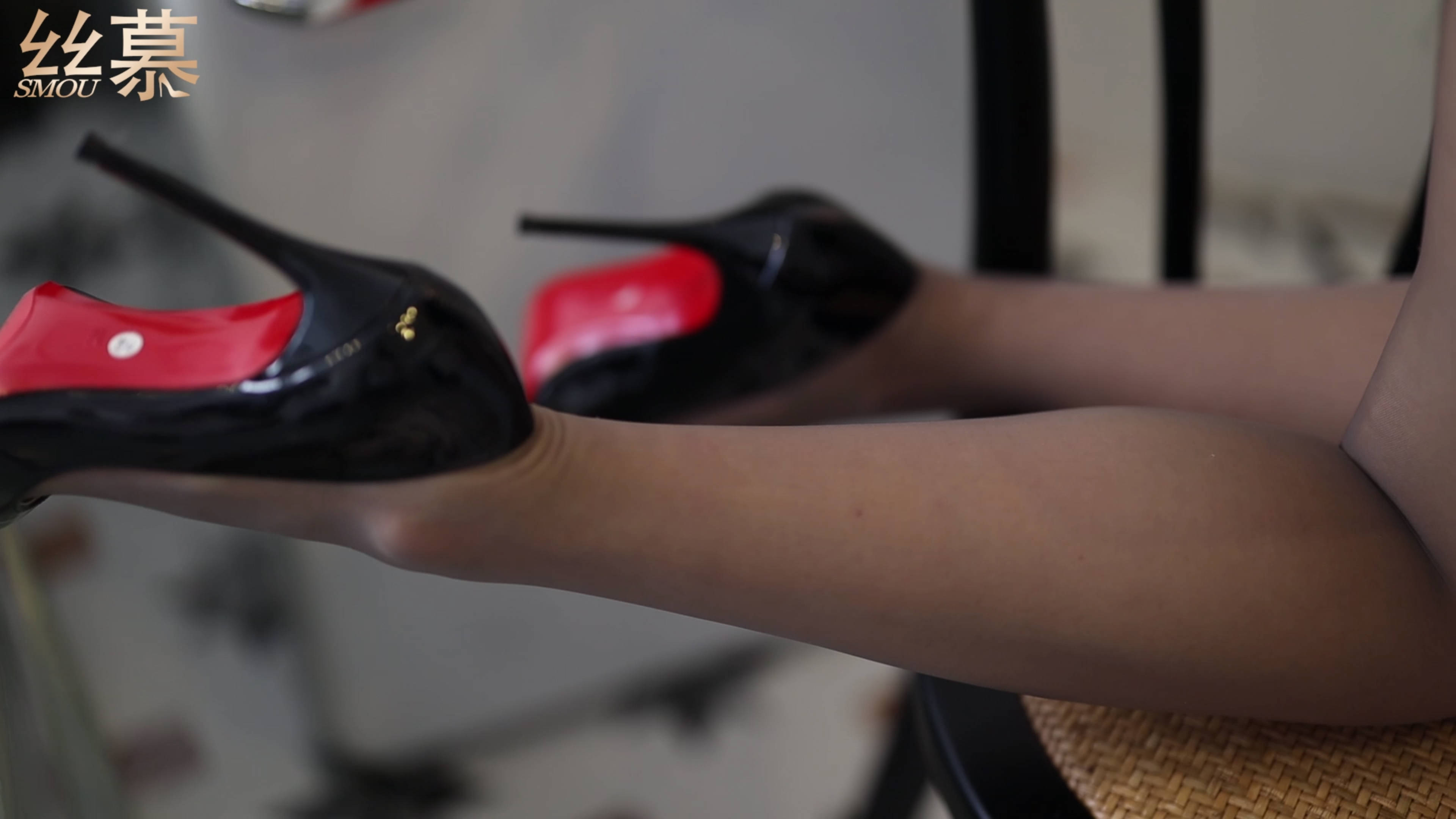 丝慕 泡芙 顶级丝袜美腿女神 气质美丝足高跟摄影